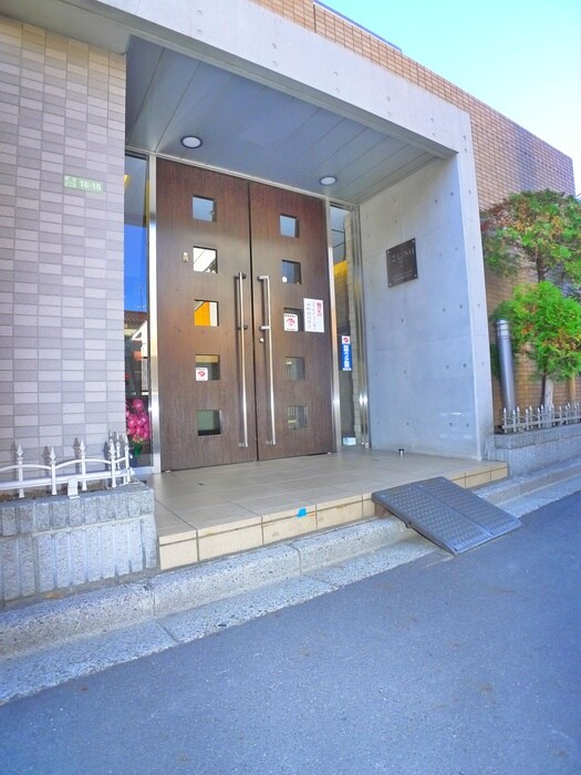 物件外観写真6　(エントランス部分)