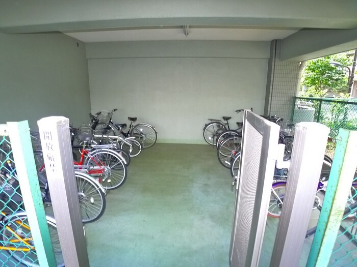 物件外観写真4　(駐輪場)