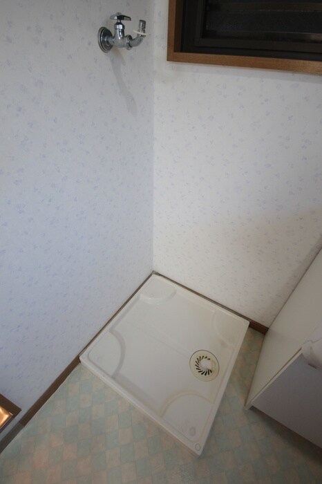 物件内観写真10　(洗濯機置場)