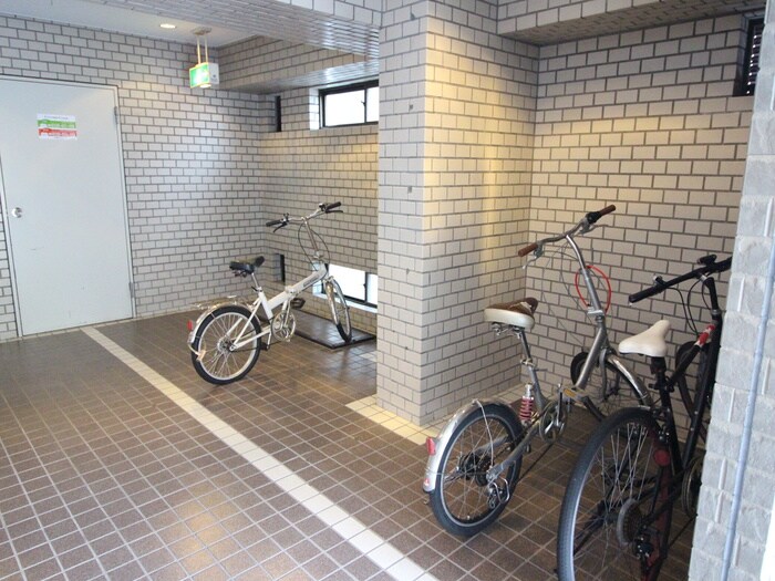 物件外観写真4　(駐輪場)