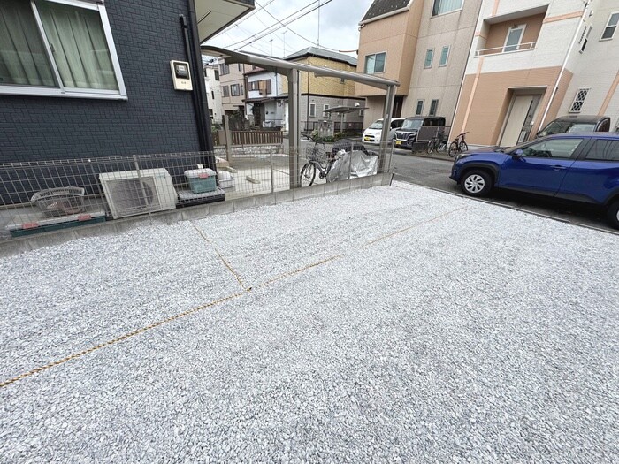 物件外観写真3　(駐車場)