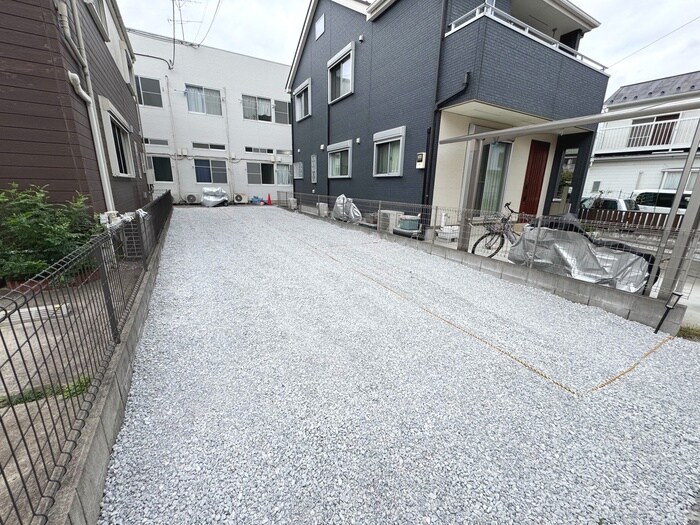 物件外観写真4　(駐車場)