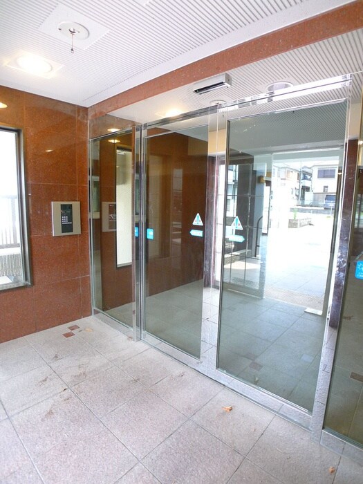 物件外観写真6　(エントランス部分)