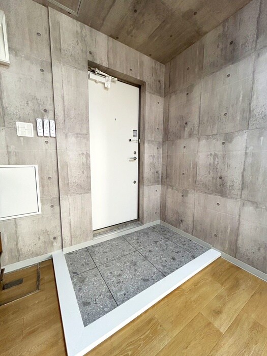 物件内観写真17　(玄関)