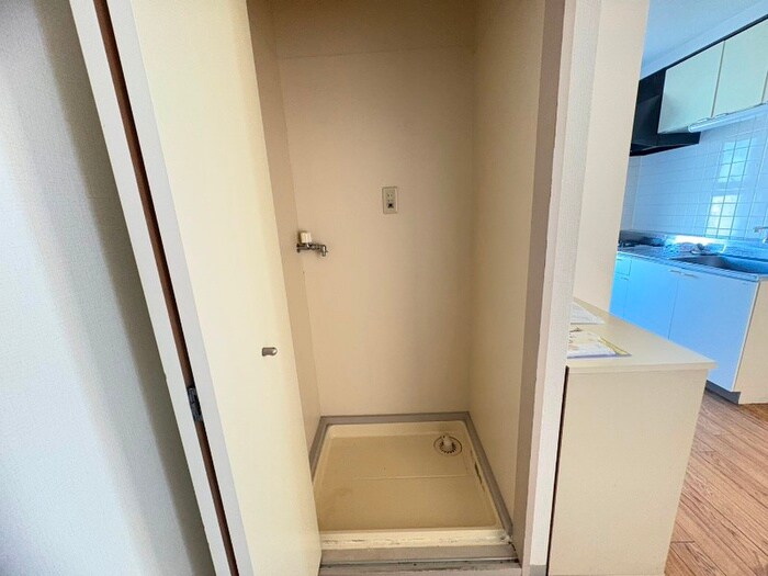物件内観写真18　(洗濯機置場)