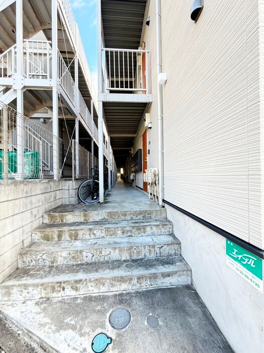 物件外観写真5　(エントランス部分)