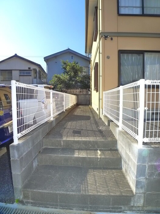 物件外観写真4　(エントランス部分)