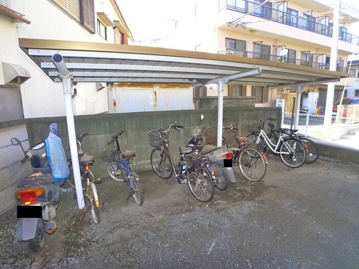 物件外観写真5　(駐輪場)