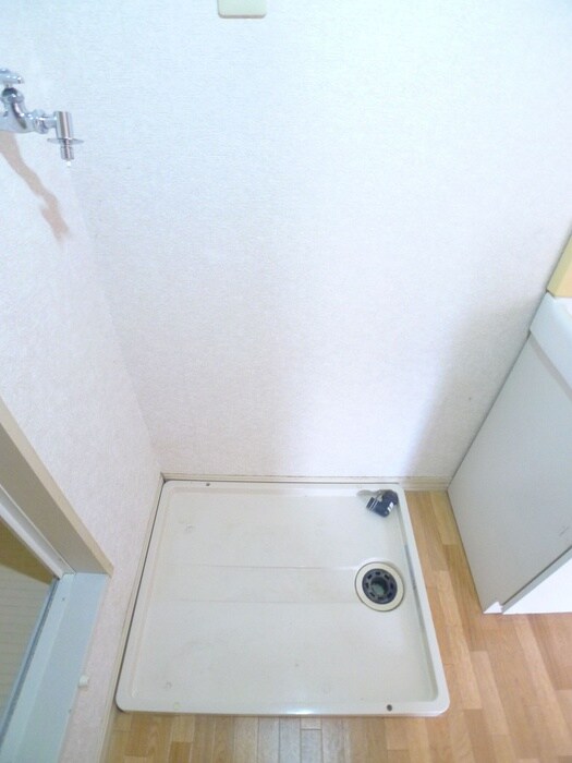 物件内観写真13　(洗濯機置場)