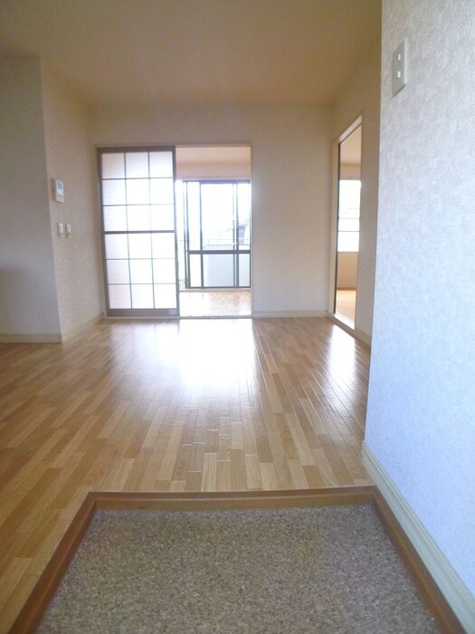 物件内観写真16　(玄関)