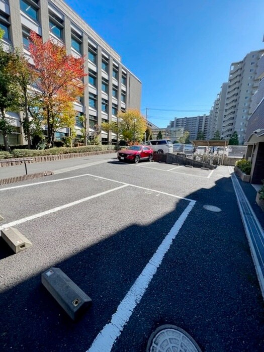 物件外観写真3　(駐車場)