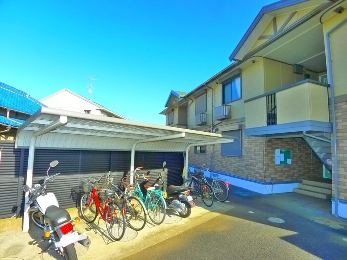 物件外観写真5　(駐輪場)