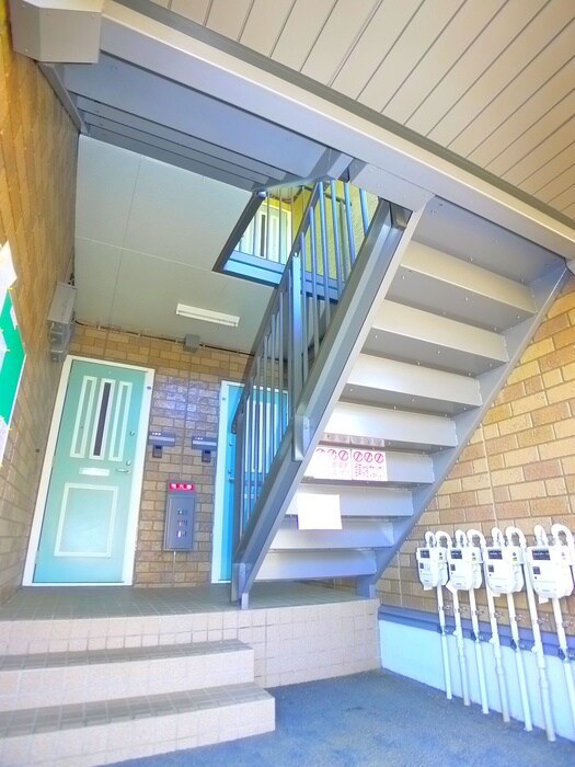 物件外観写真6　(エントランス部分)