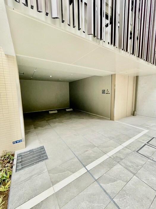 物件外観写真6　(駐車場)