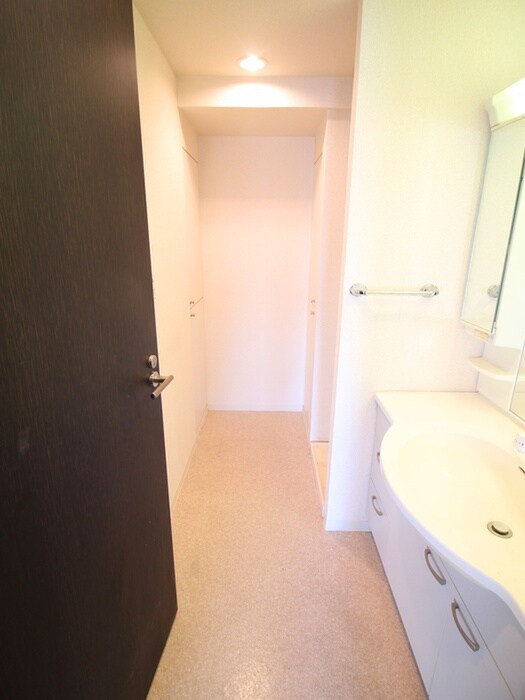 物件内観写真10　(洗濯機置場)