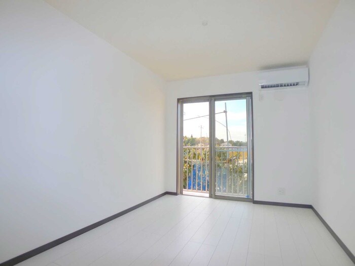 物件内観写真7　(室内からの展望)