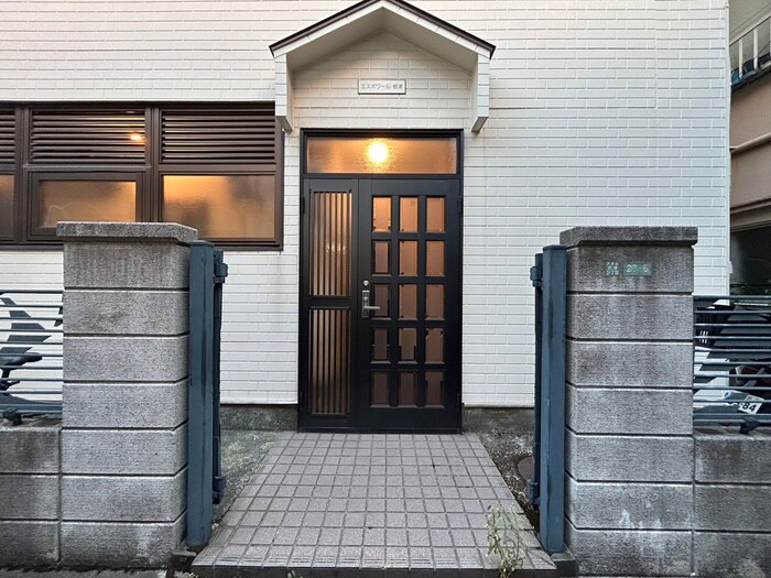 物件外観写真4　(エントランス部分)