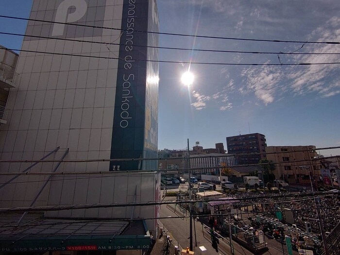 物件内観写真14　(室内からの展望)