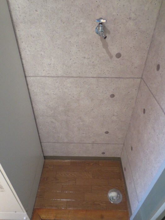 物件内観写真11　(洗濯機置場)