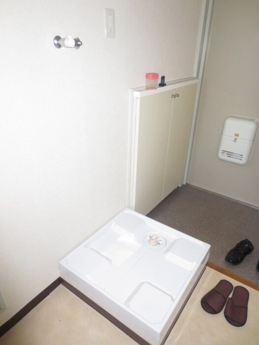 物件内観写真14　(洗濯機置場)