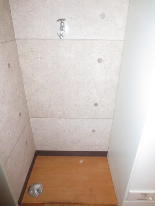 物件内観写真14　(洗濯機置場)