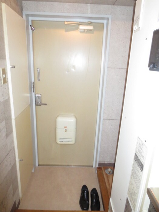 物件内観写真18　(玄関)