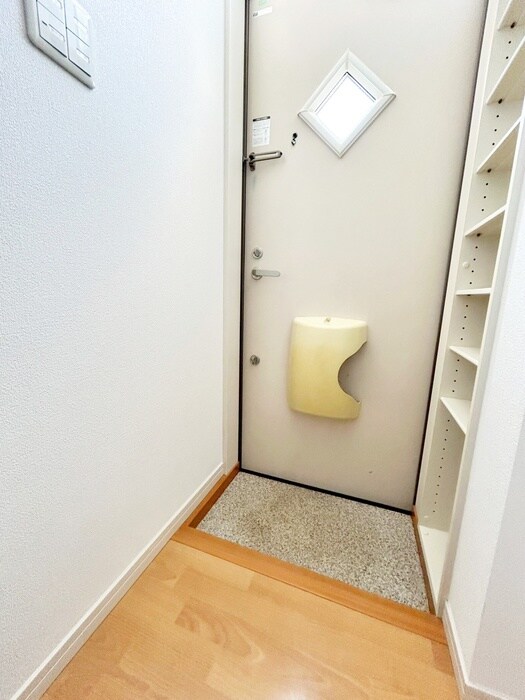 物件内観写真10　(玄関)