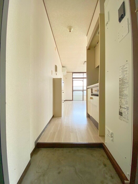 物件内観写真9　(玄関)