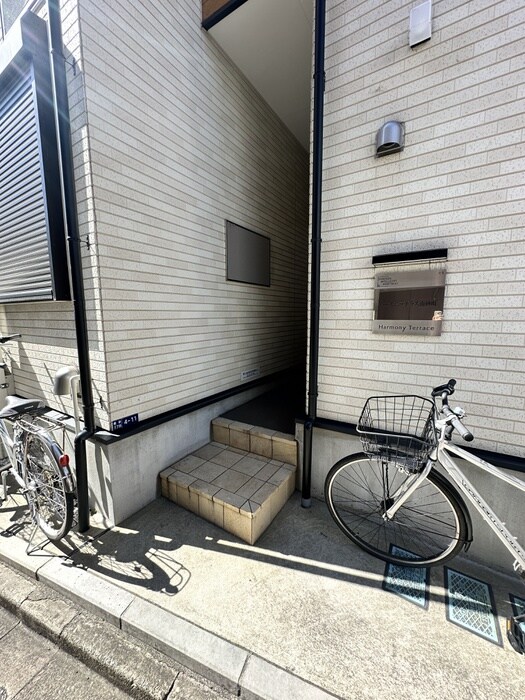 物件外観写真3　(エントランス部分)