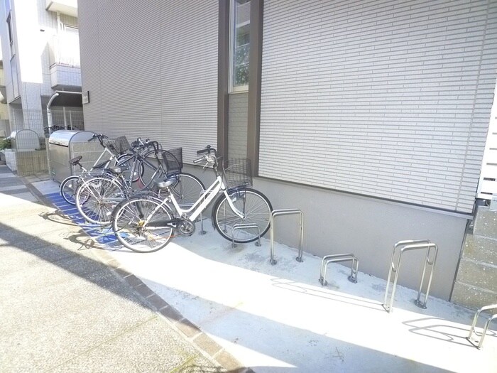 物件外観写真5　(駐輪場)