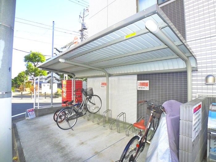 物件外観写真4　(駐輪場)