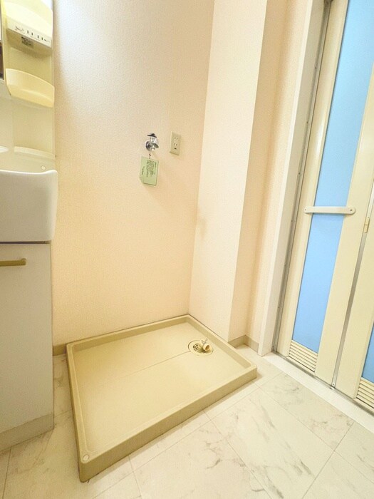 物件内観写真11　(洗濯機置場)