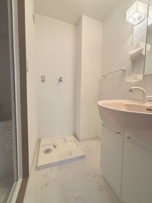 物件内観写真16　(洗濯機置場)