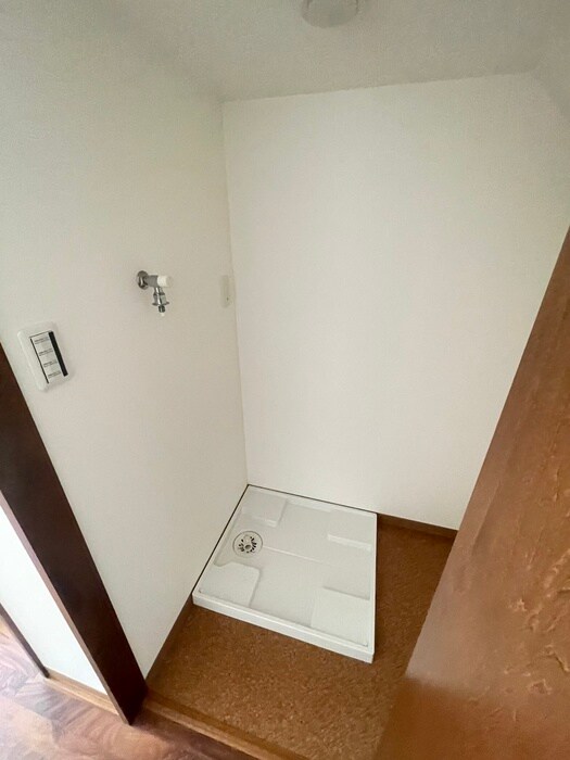 物件内観写真14　(洗濯機置場)