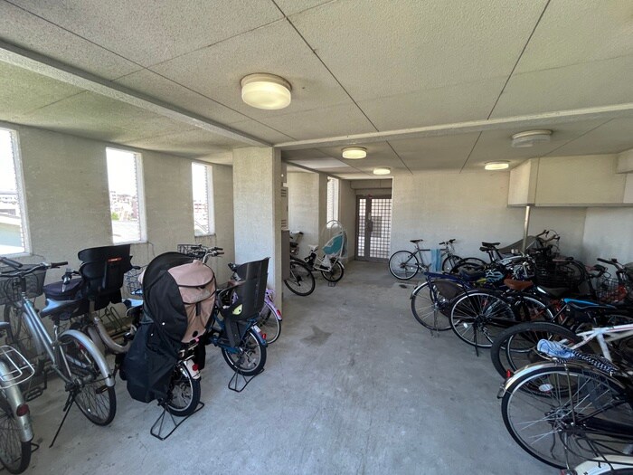 物件外観写真5　(駐輪場)