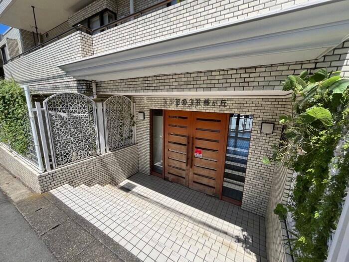物件外観写真6　(エントランス部分)