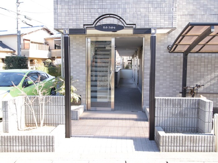 物件外観写真2　(エントランス部分)