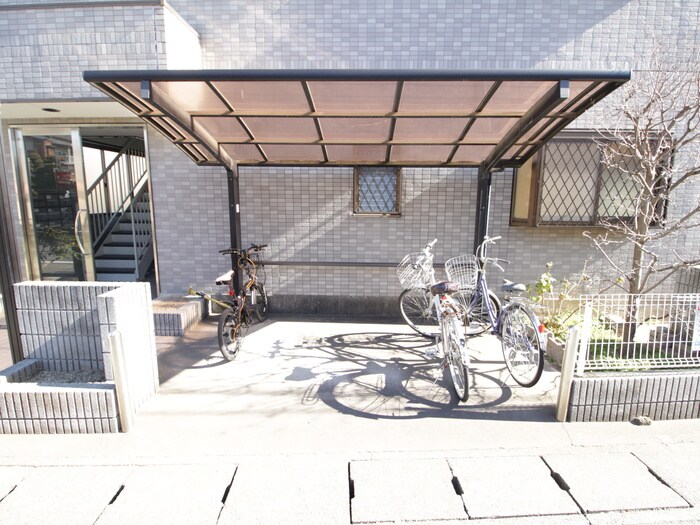 物件外観写真4　(駐輪場)