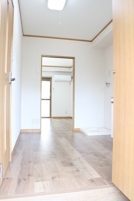 物件内観写真10　(玄関)