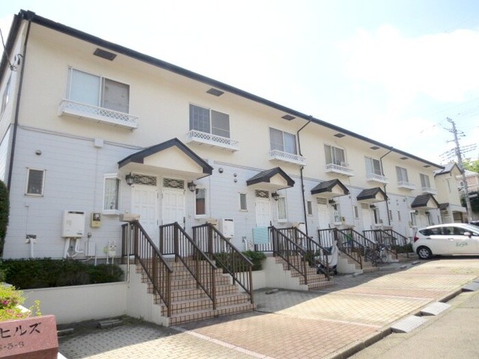 物件外観写真1　(エントランス部分)