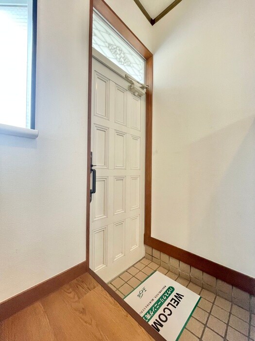 物件内観写真10　(玄関)