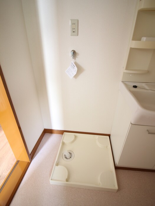 物件内観写真15　(洗濯機置場)