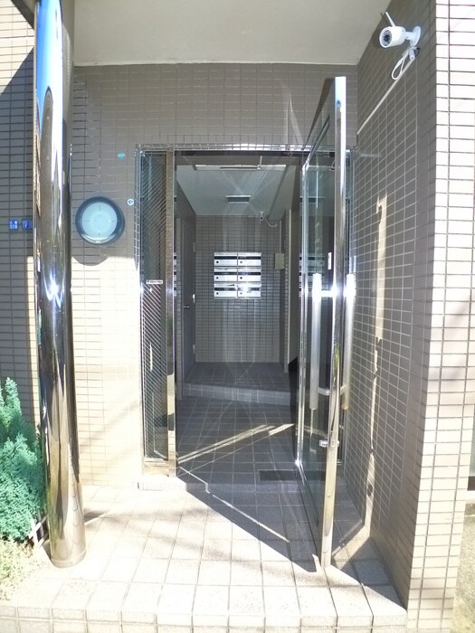 物件外観写真4　(エントランス部分)