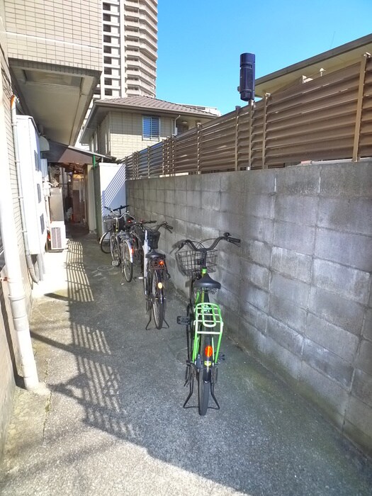 物件外観写真6　(駐輪場)