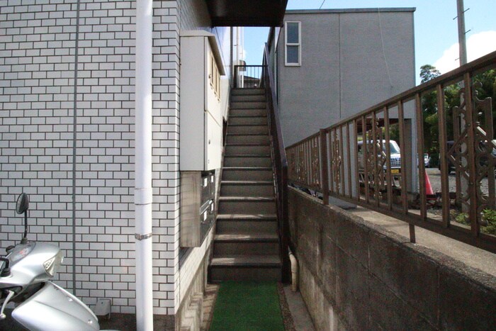 物件外観写真5　(エントランス部分)