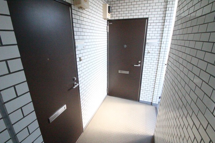 物件外観写真6　(エントランス部分)