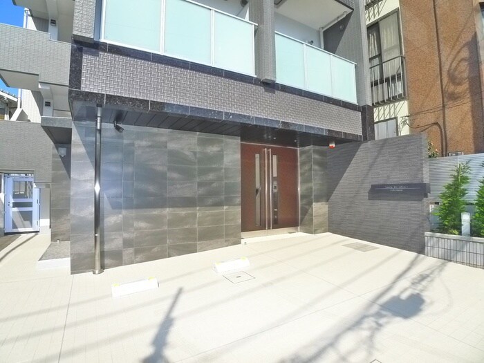 物件外観写真2　(エントランス部分)