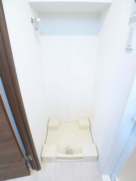 物件内観写真18　(洗濯機置場)