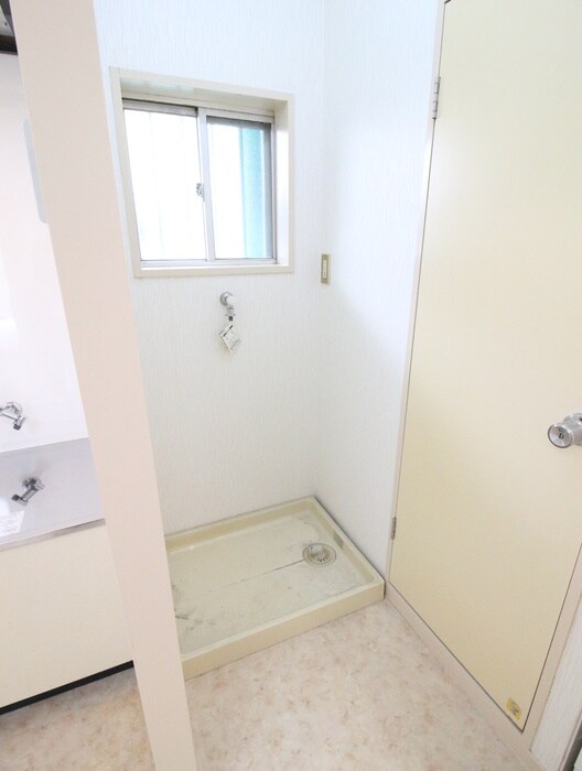 物件内観写真13　(洗濯機置場)