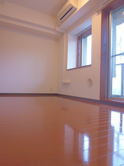 物件内観写真7　(室内からの展望)